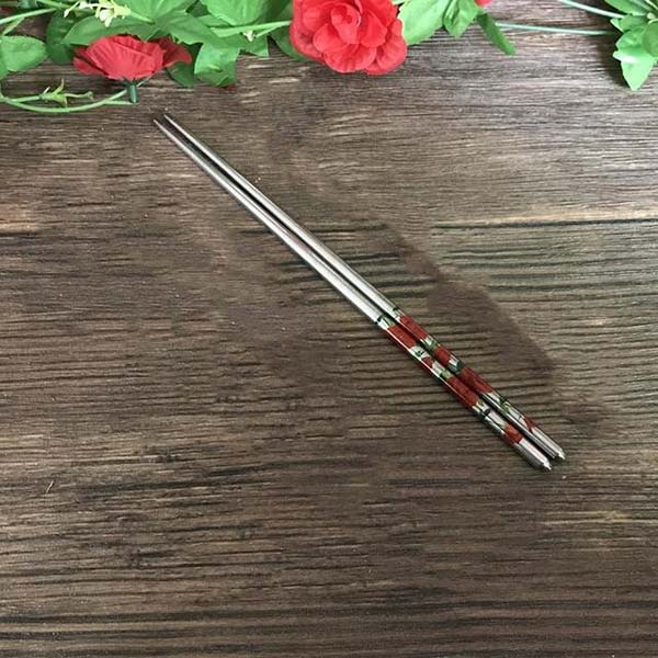 Baguettes japonaises colorées en métal-3.jpg