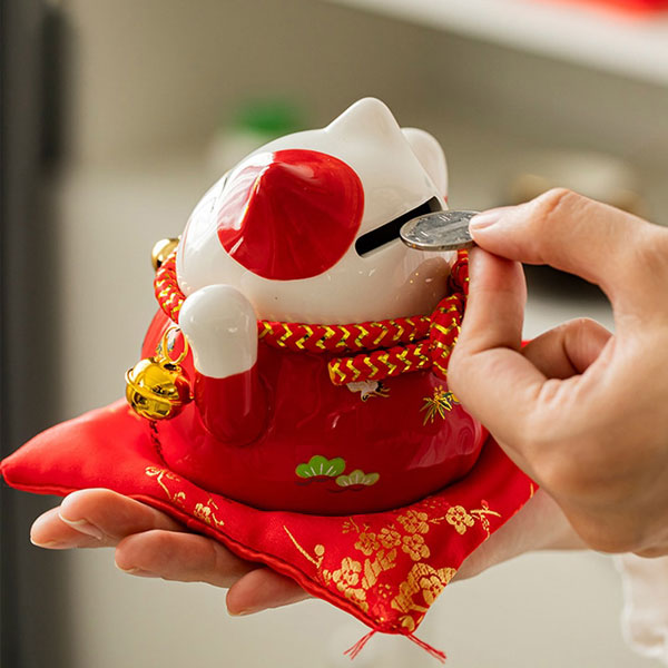 Chat Maneki Neko rouge en porcelaine-3.jpg