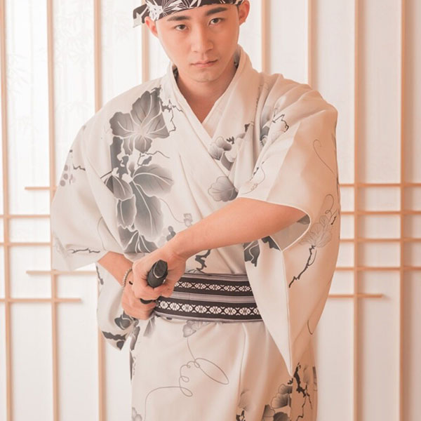 Kimono Japonais Fleuri Blanc Cassé-0.jpg