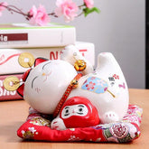 Meneki Neko couché avec Daruma-2.jpg