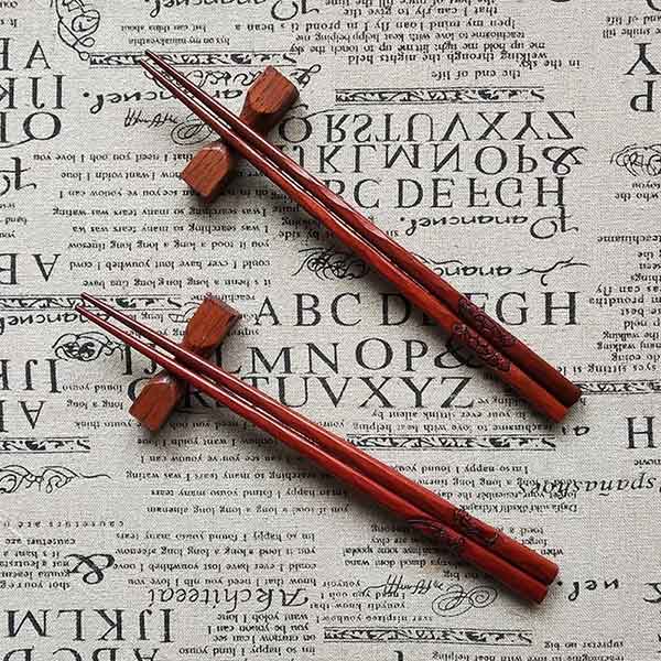 Baguettes japonaises en bois sculpté-1.jpg