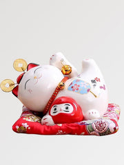 Meneki Neko couché avec Daruma-3.jpg