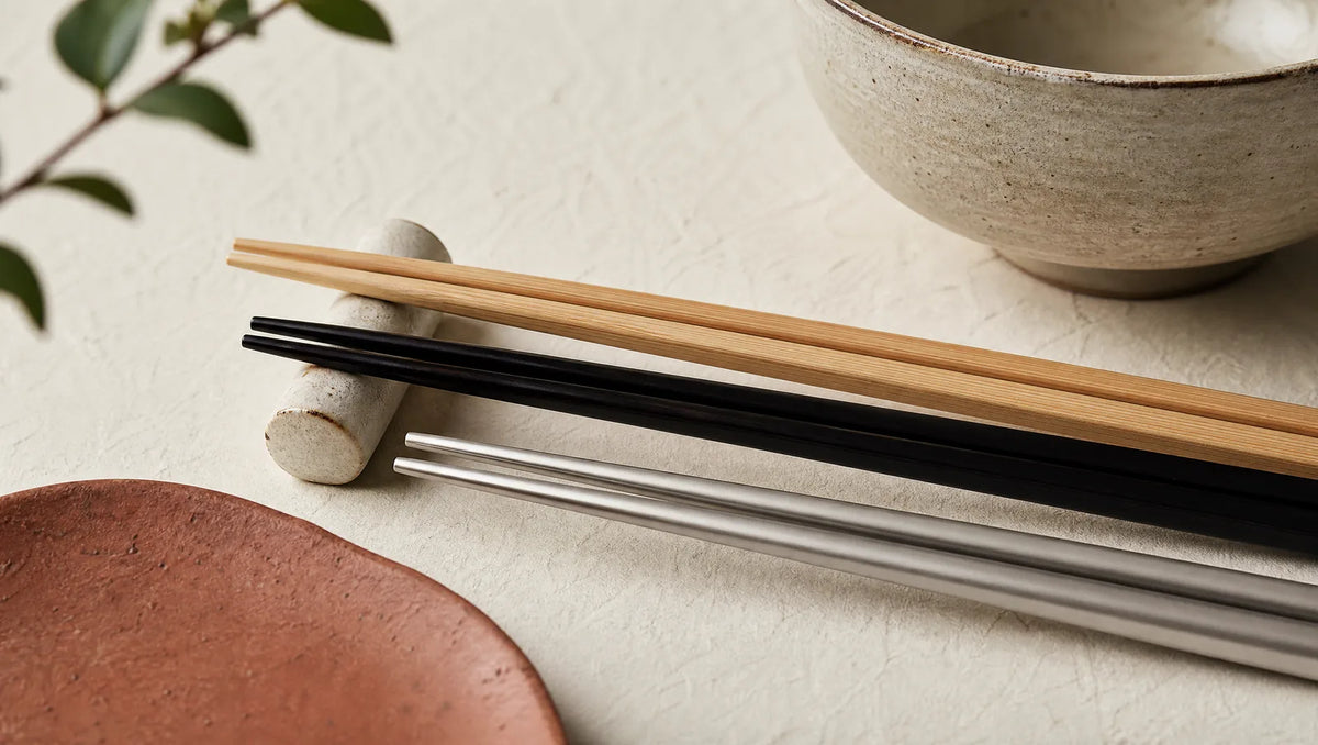 Comment choisir ses baguettes japonaises : matière, longueur et art de la table