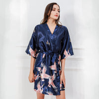 Peignoir Kimono Femme Satin Motif Grues, coloris Bleu marine