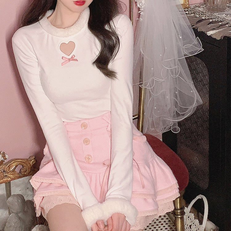Jupe courte évasée taille haute rose, portée