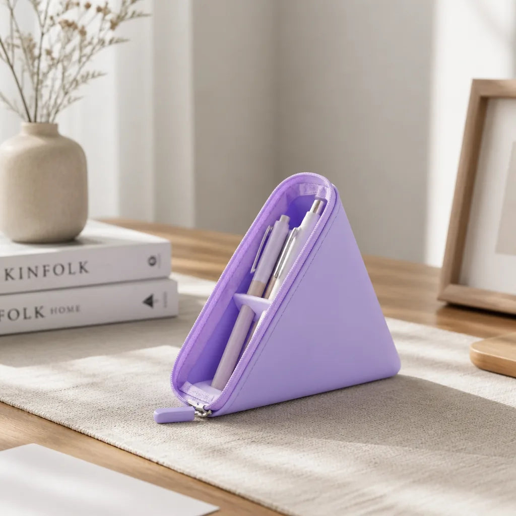 Trousse porte-stylos triangulaire en silicone violet