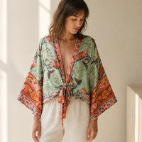 Kimono court fleuri vert grisé