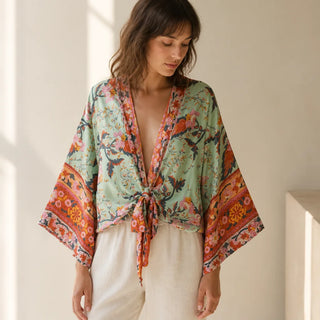 Kimono court fleuri vert grisé