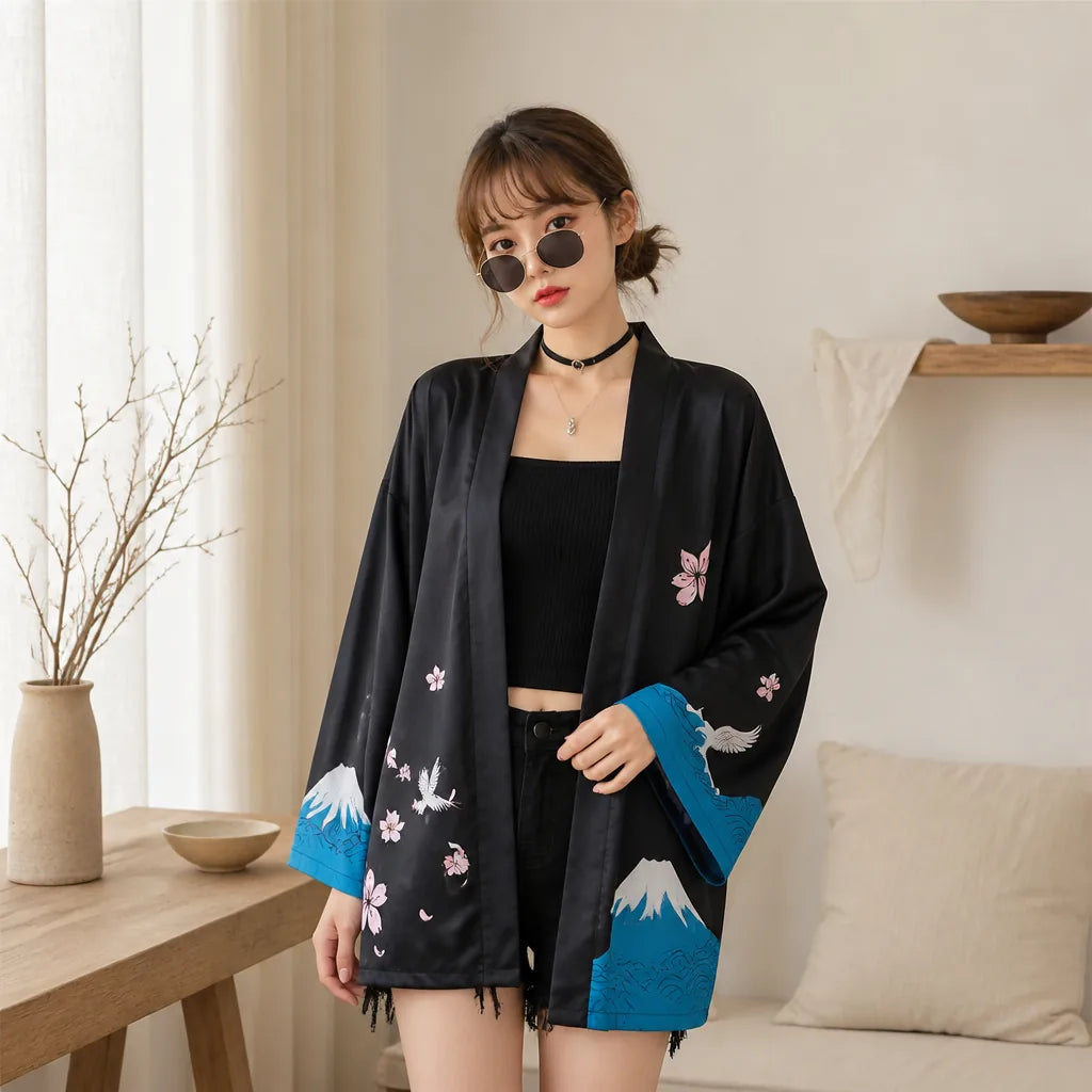 Cardigan japonais style Haori noir porté, motif grues, vague et mont Fuji