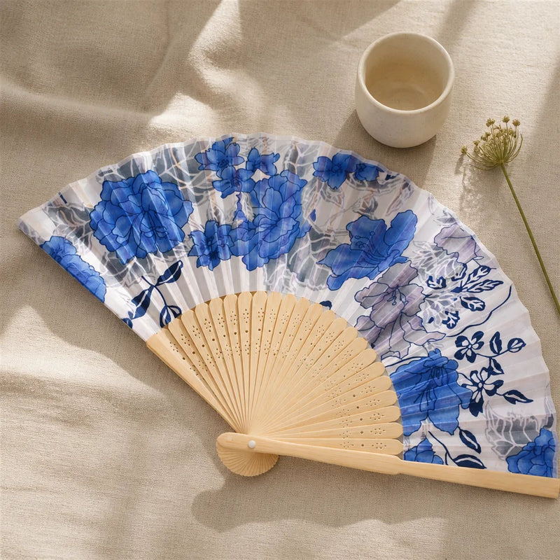Éventail pliant japonais en bambou
