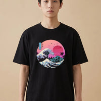 T-shirt Kanagawa pop porté, imprimé Grande Vague d'Hokusai en vaporwave sur t-shirt noir
