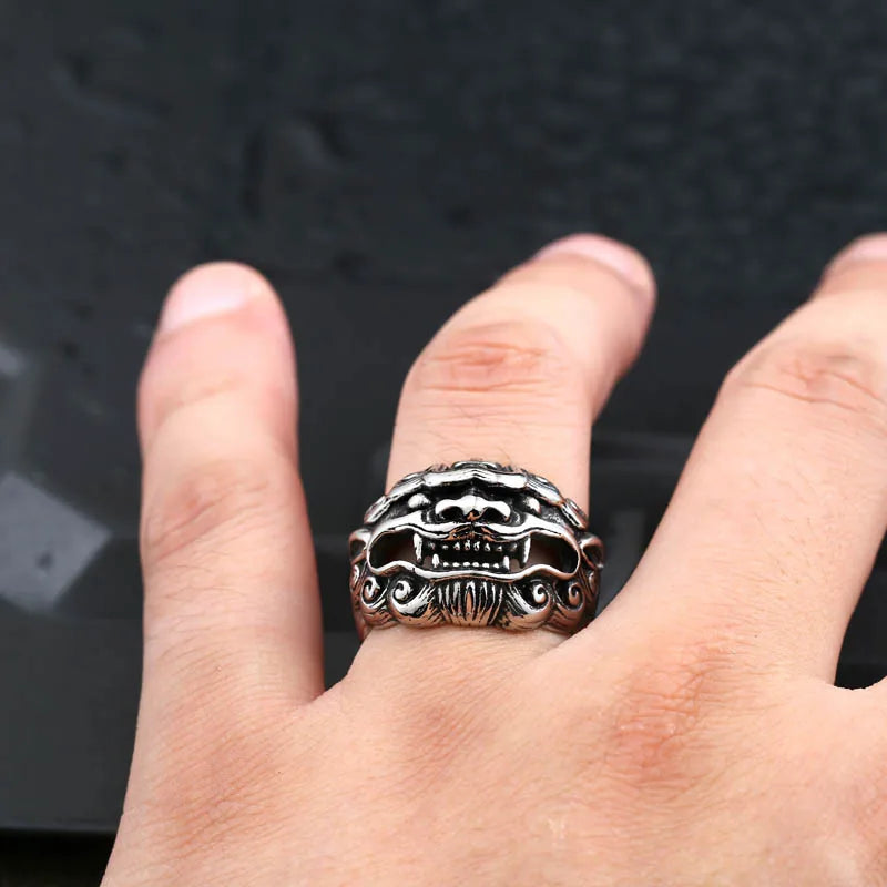 Bague homme lion gardien en acier