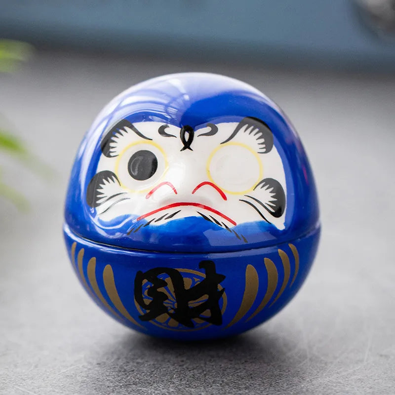 Figurine daruma porte-bonheur en porcelaine