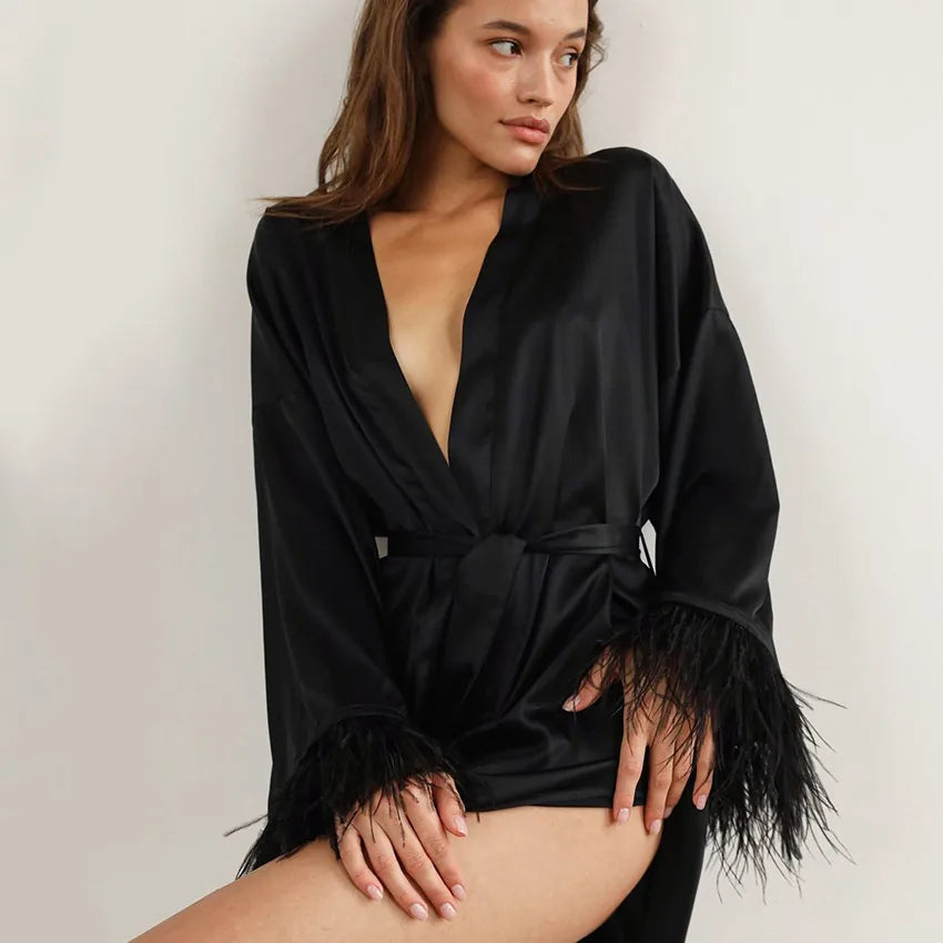 Kimono Long Satiné à Plumes