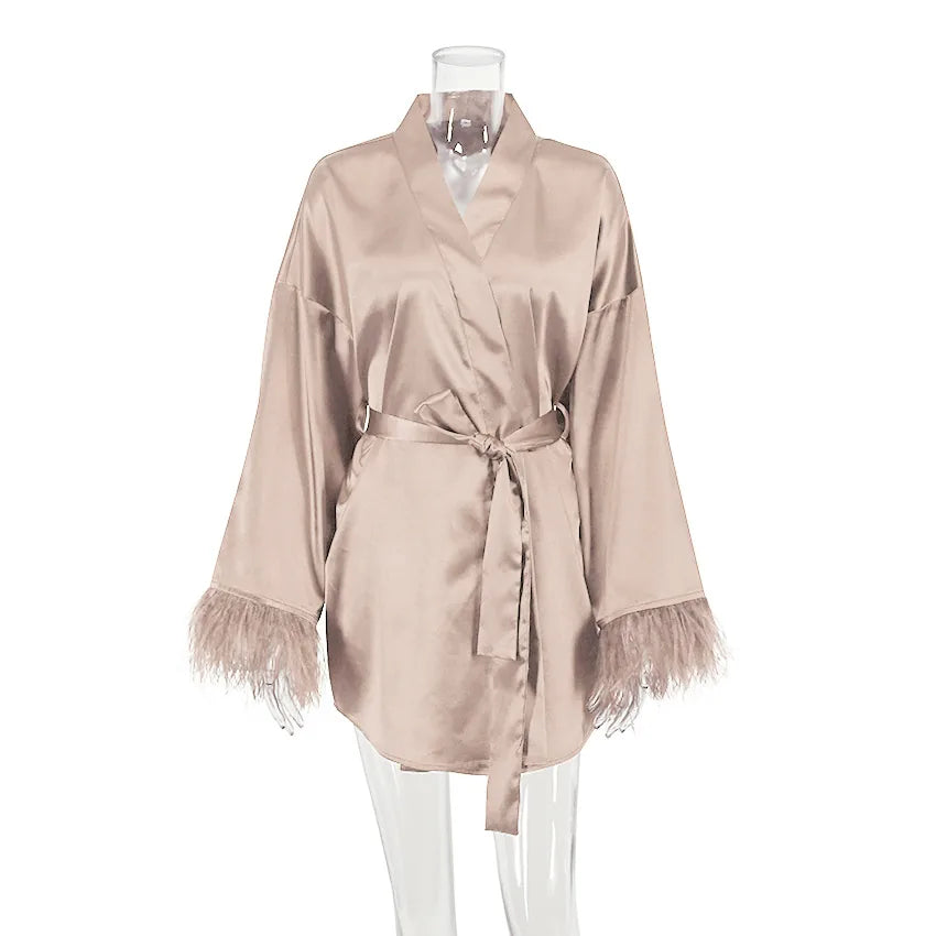 Kimono Long Satiné à Plumes