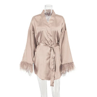 Kimono Long Satiné à Plumes