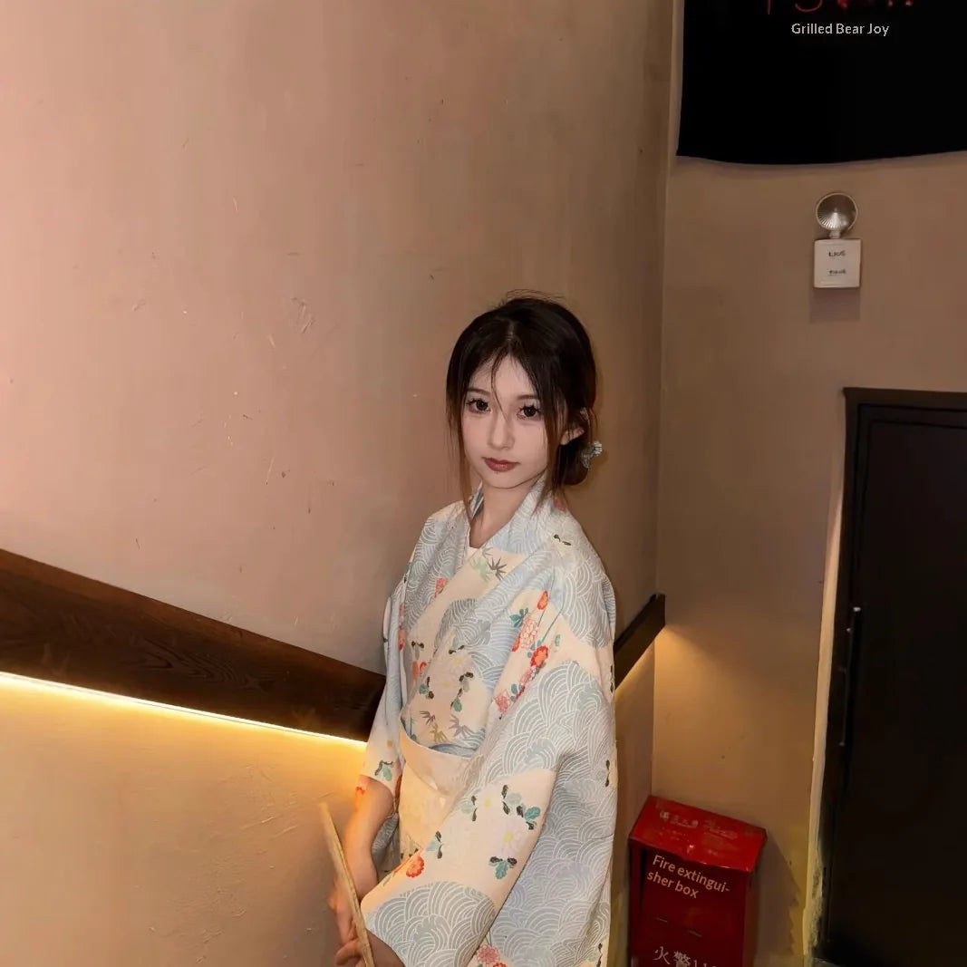 Robe kimono japonaise motif floral