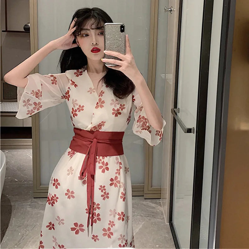 Robe Printanière Fleurie à Manches Kimono