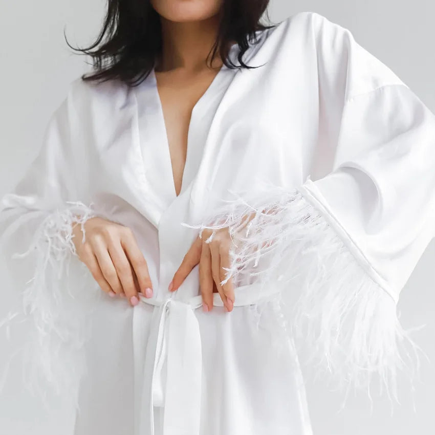 Kimono Long Satiné à Plumes