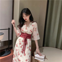 Robe Printanière Fleurie à Manches Kimono