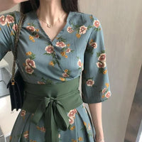 Robe Printanière Fleurie à Manches Kimono