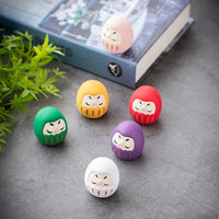 Figurine daruma japonaise porte-bonheur