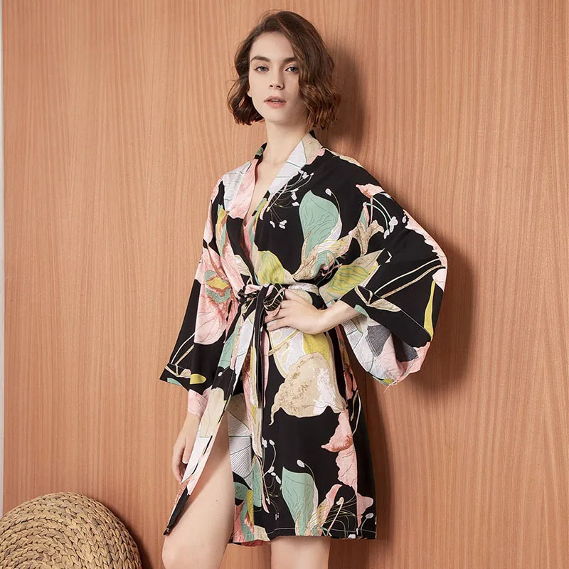 Peignoir Kimono Femme Élégant, coloris Noir Fleuri
