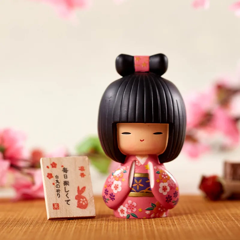 Figurine japonaise traditionnelle en kimono
