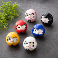 Figurine daruma porte-bonheur en porcelaine