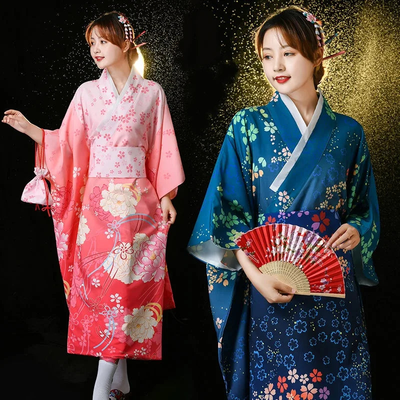 Robe kimono longue satinée fleurie