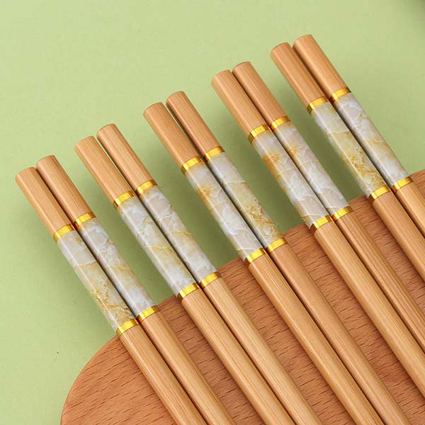 Baguettes japonaises en bois clair-4.jpg