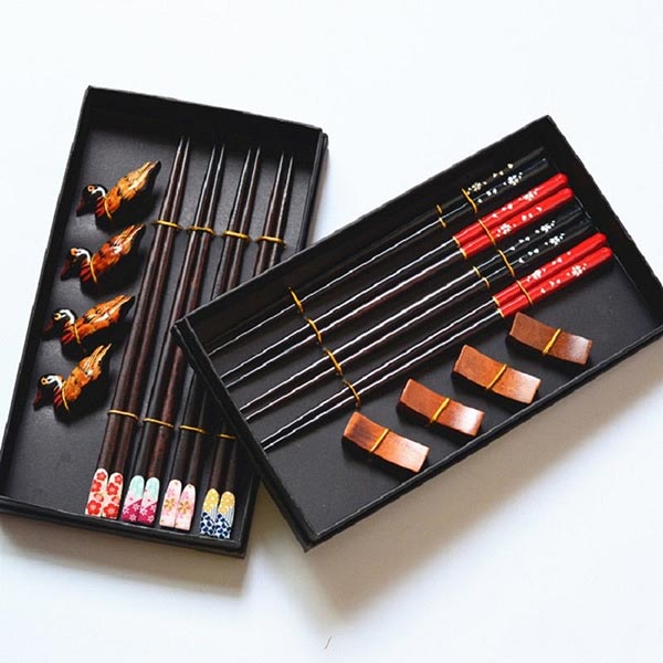 Coffret de Baguettes japonaises en bois foncé-8.jpg