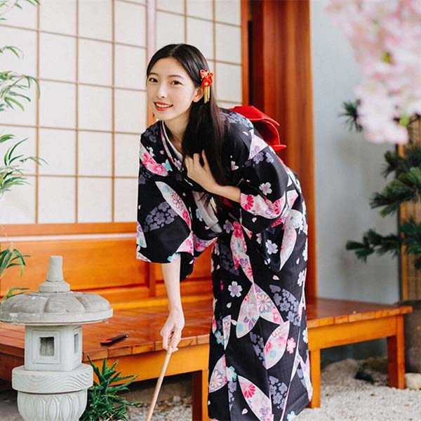 Yukata japonais femme motifs traditionnels-1.jpg