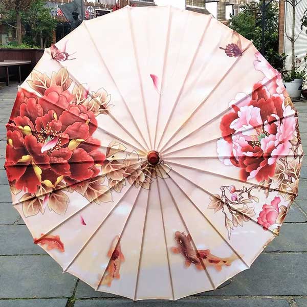Ombrelle japonaise fleurs et carpes koï