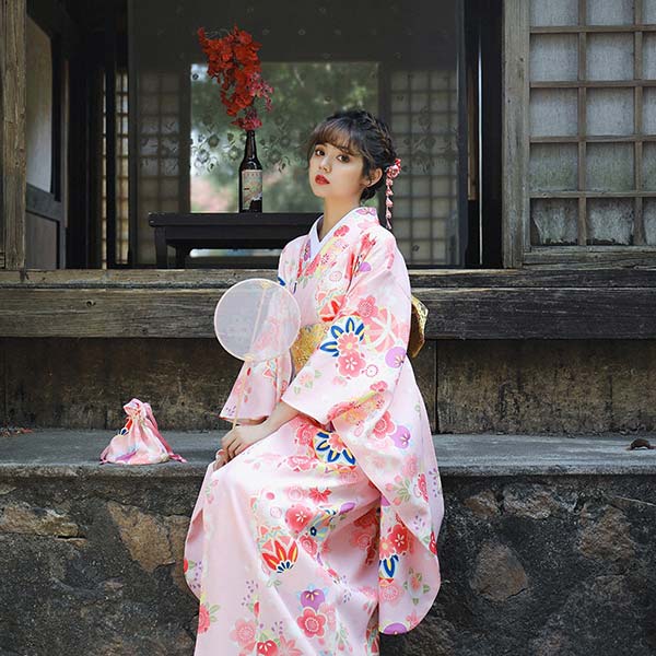 Kimono féminin fleuri rose pastel-0.jpg