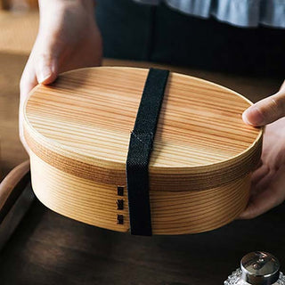 Bento traditionnel japonais en bois