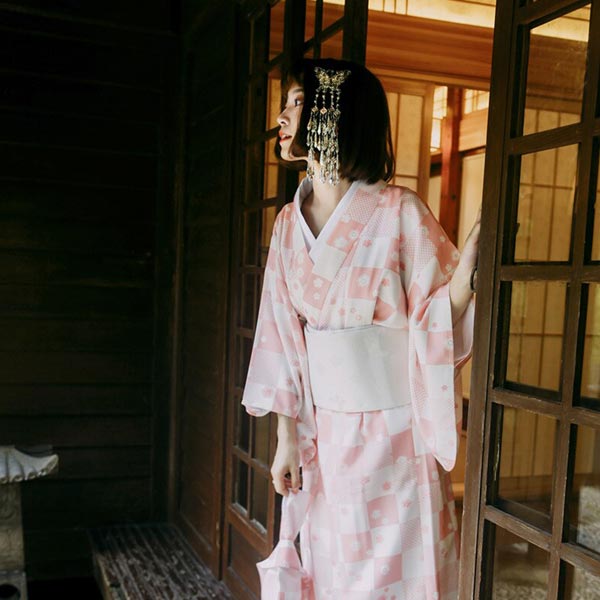 Kimono japonais femme rose à carreaux-0.jpg