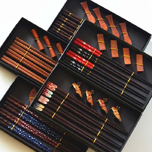 Coffret de Baguettes japonaises en bois foncé-2.jpg