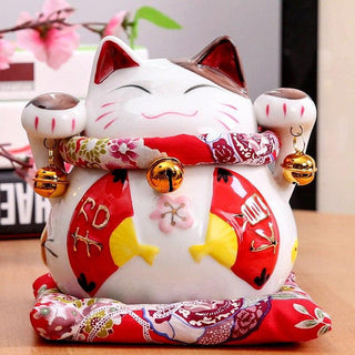 Maneki Neko deux pattes en l'air et éventails