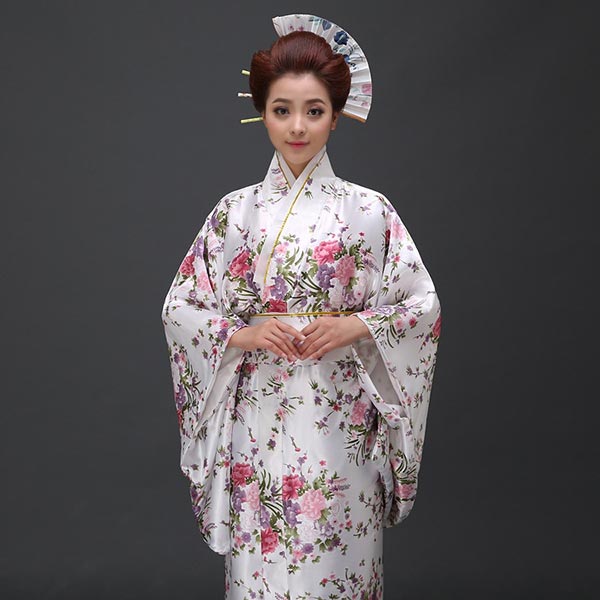 Kimono japonais floral blanc-1.jpg