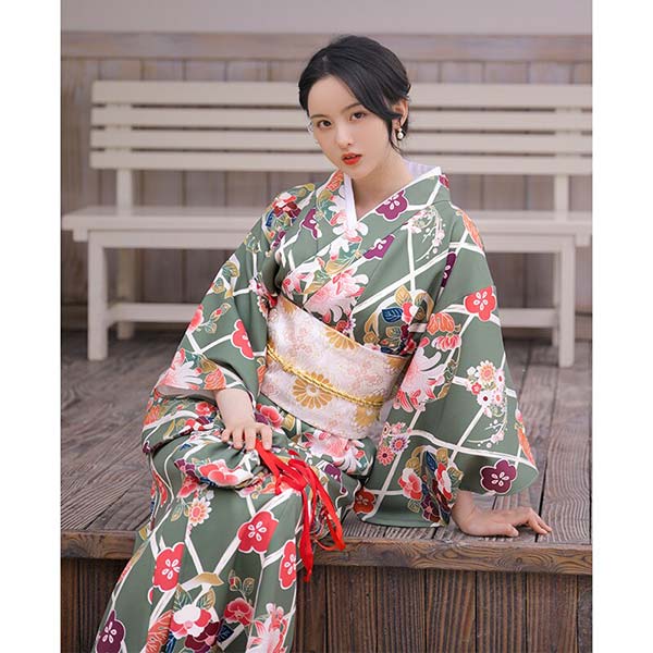 Kimono traditionnel japonais kaki-2.jpg