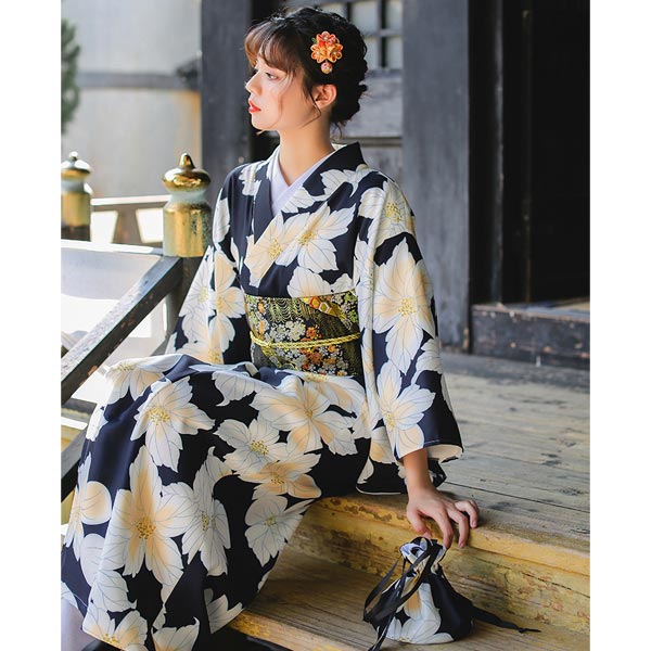 Kimono traditionnel floral bleu marine-3.jpg