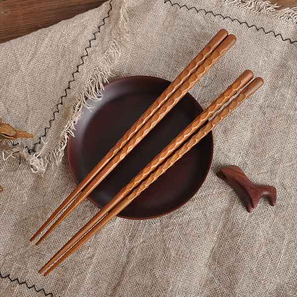 Baguettes japonaises sculptées