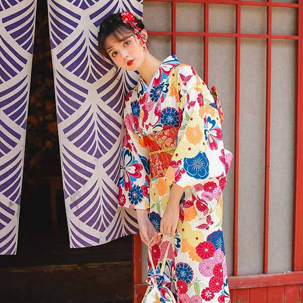 Kimono femme traditionnel japonais Haru-2.jpg