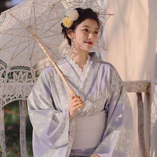 Kimono japonais féminin violet lilas