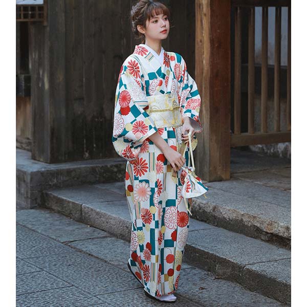 Kimono japonais à carreaux fleuris