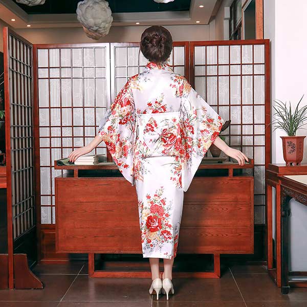 Kimono japonais satiné blanc-1.jpg