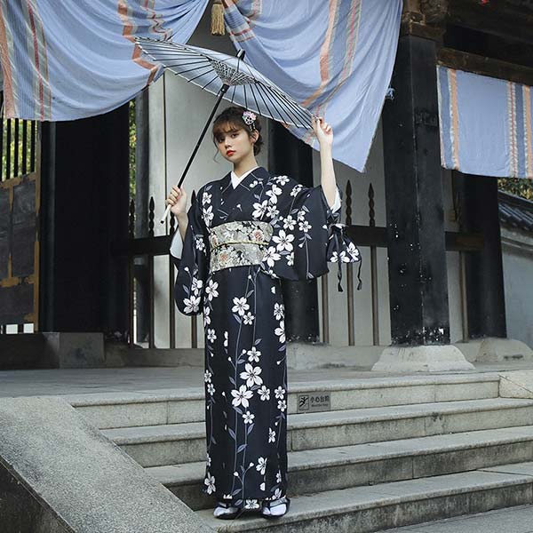 Kimono traditionnel japonais Hana noir-2.jpg