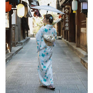 Yukata japonais léger blanc fleuri