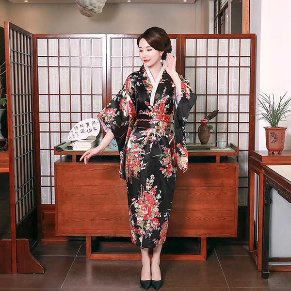 Kimono japonais satiné noir-0.jpg